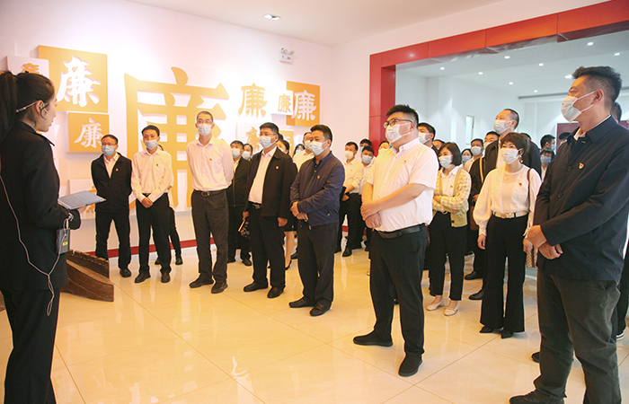 崇廉廳參觀(guān)2小.jpg